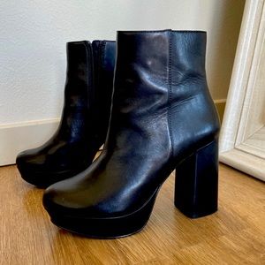 STEVE MADDEN BLACK LEATHER BOOTIES